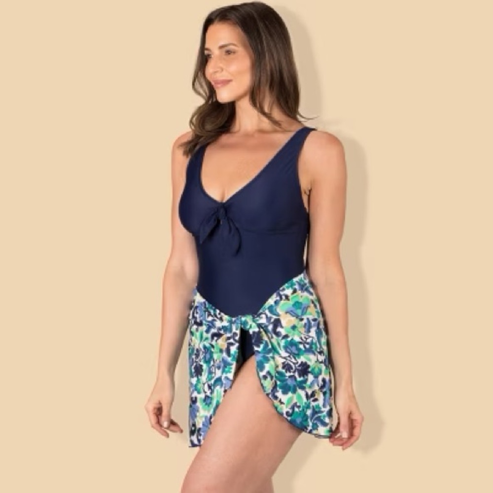 NWT Women’s Lands End Faux Sarong One Piece Swimsuit, M, adjustable